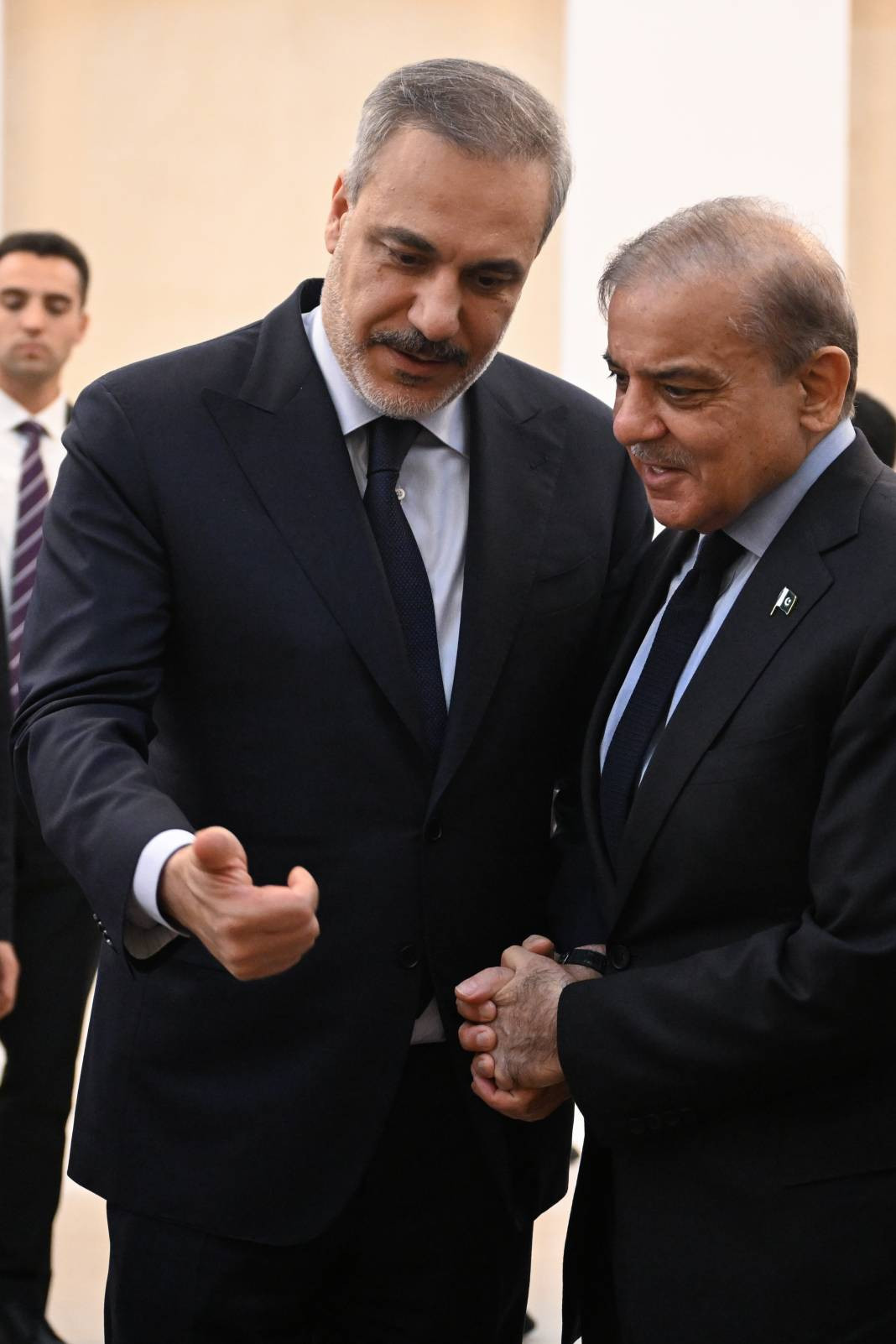 Cumhurbaşkanı Yardımcısı Yılmaz ile Dışişleri Bakanı Fidan Reisi'nin taziyesine katıldı - Resim: 6